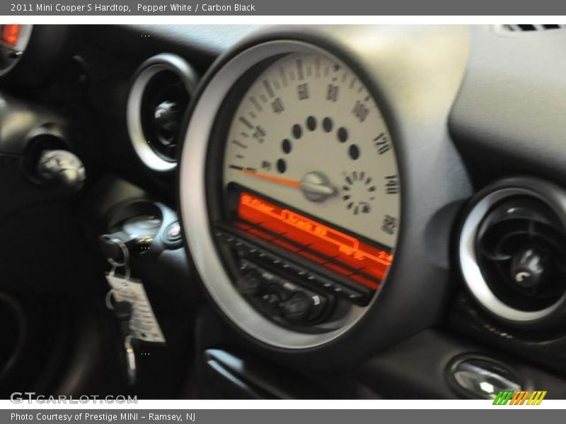 Pepper White / Carbon Black 2011 Mini Cooper S Hardtop