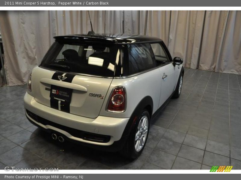 Pepper White / Carbon Black 2011 Mini Cooper S Hardtop