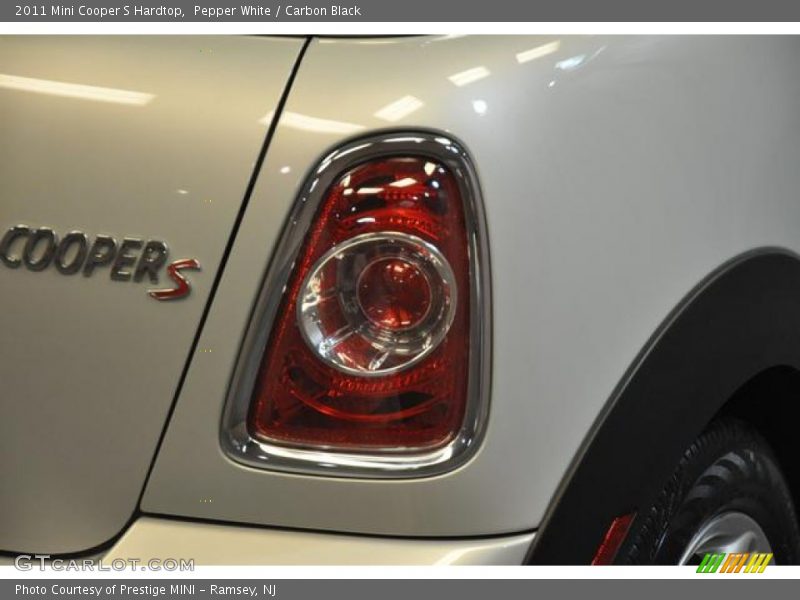 Pepper White / Carbon Black 2011 Mini Cooper S Hardtop
