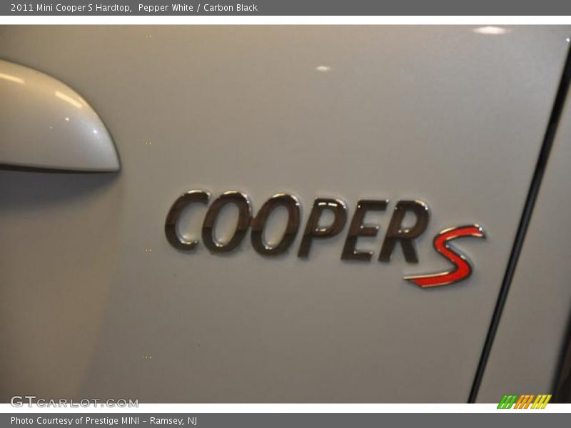 Pepper White / Carbon Black 2011 Mini Cooper S Hardtop