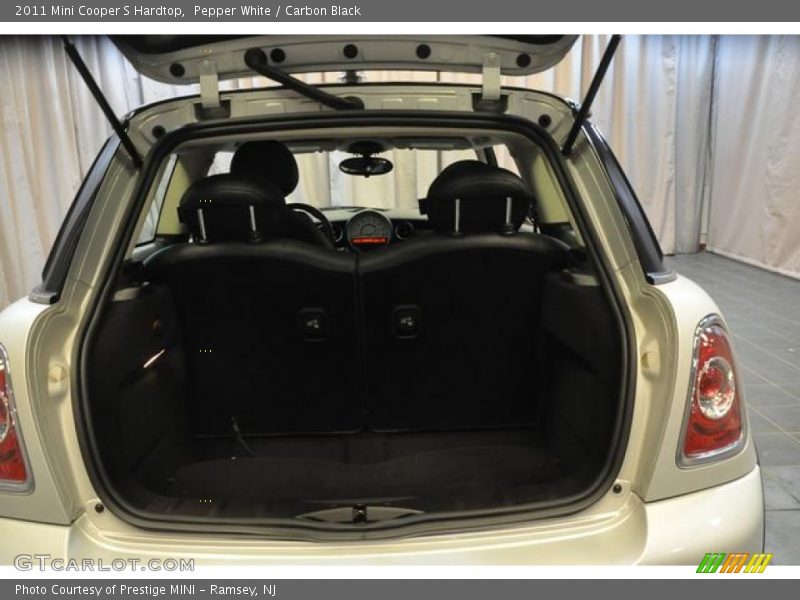 Pepper White / Carbon Black 2011 Mini Cooper S Hardtop