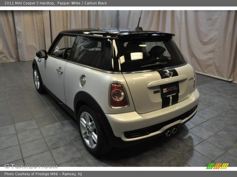 Pepper White / Carbon Black 2011 Mini Cooper S Hardtop