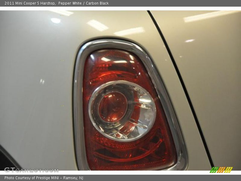 Pepper White / Carbon Black 2011 Mini Cooper S Hardtop