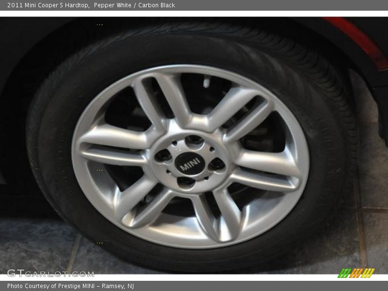 Pepper White / Carbon Black 2011 Mini Cooper S Hardtop