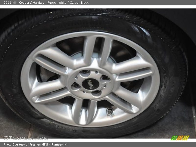 Pepper White / Carbon Black 2011 Mini Cooper S Hardtop