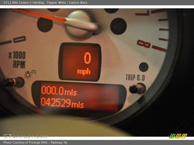 Pepper White / Carbon Black 2011 Mini Cooper S Hardtop