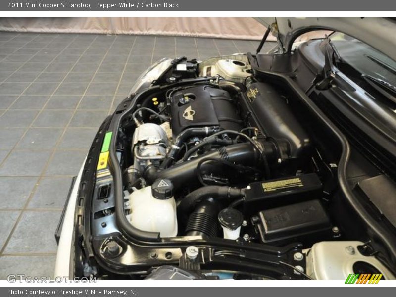 Pepper White / Carbon Black 2011 Mini Cooper S Hardtop