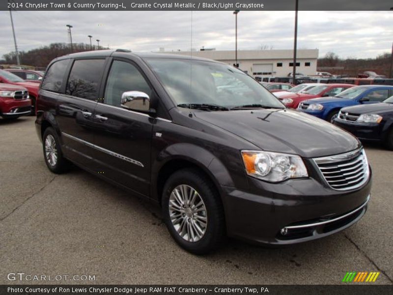 Front 3/4 View of 2014 Town & Country Touring-L
