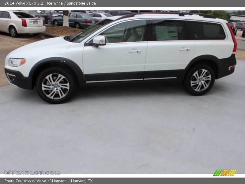 Ice White / Sandstone Beige 2014 Volvo XC70 3.2