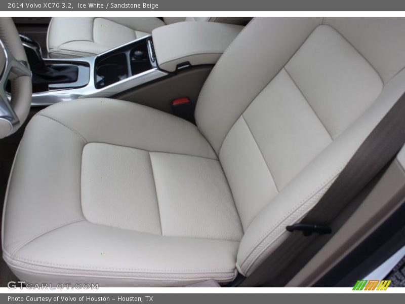 Ice White / Sandstone Beige 2014 Volvo XC70 3.2