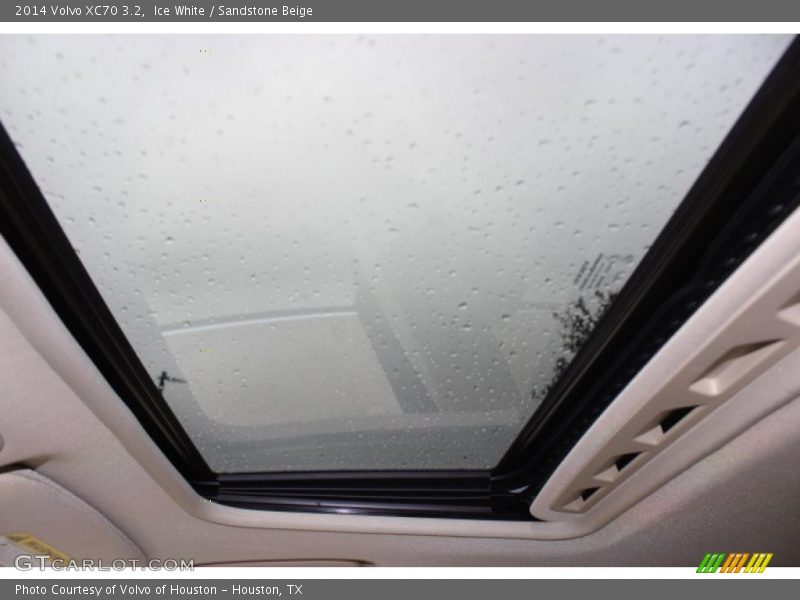 Ice White / Sandstone Beige 2014 Volvo XC70 3.2