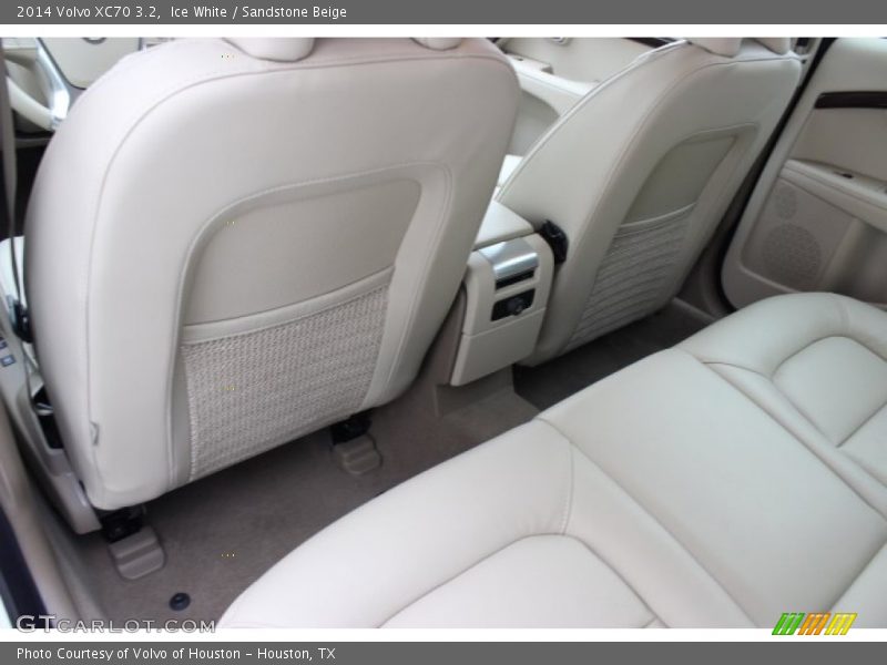 Ice White / Sandstone Beige 2014 Volvo XC70 3.2