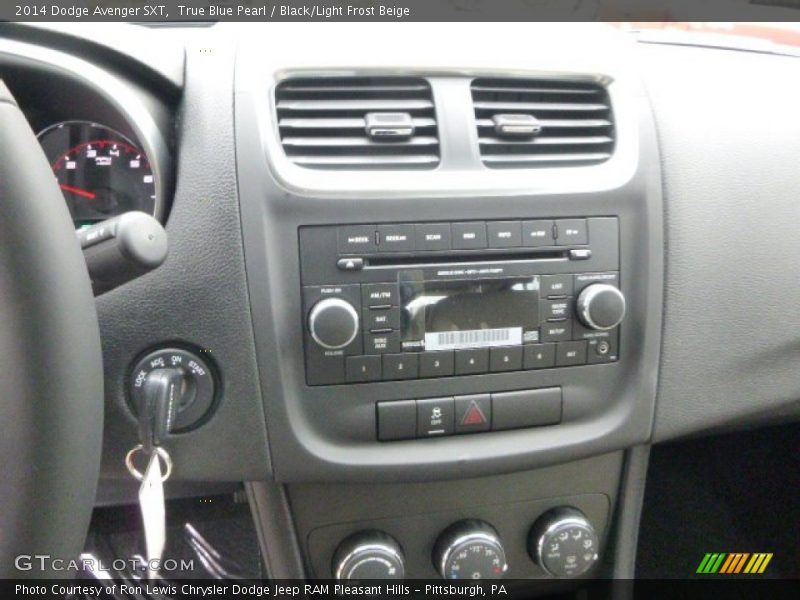 True Blue Pearl / Black/Light Frost Beige 2014 Dodge Avenger SXT