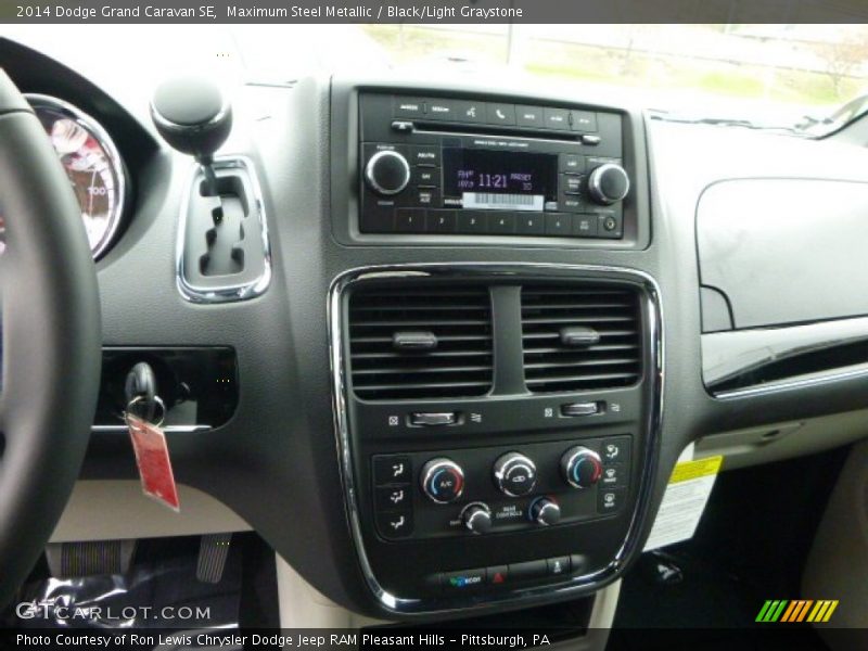 Maximum Steel Metallic / Black/Light Graystone 2014 Dodge Grand Caravan SE
