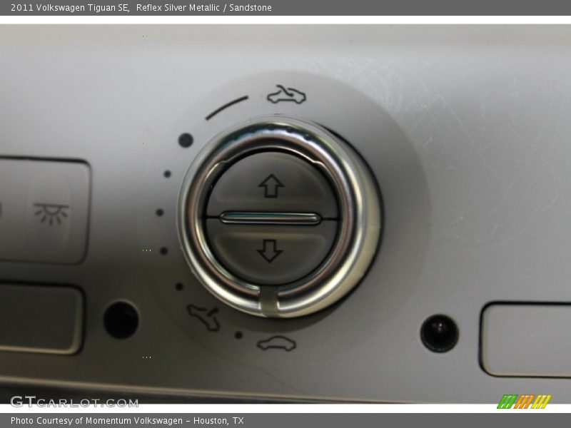 Reflex Silver Metallic / Sandstone 2011 Volkswagen Tiguan SE