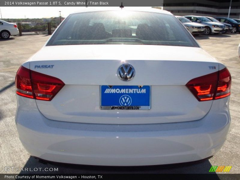Candy White / Titan Black 2014 Volkswagen Passat 1.8T S