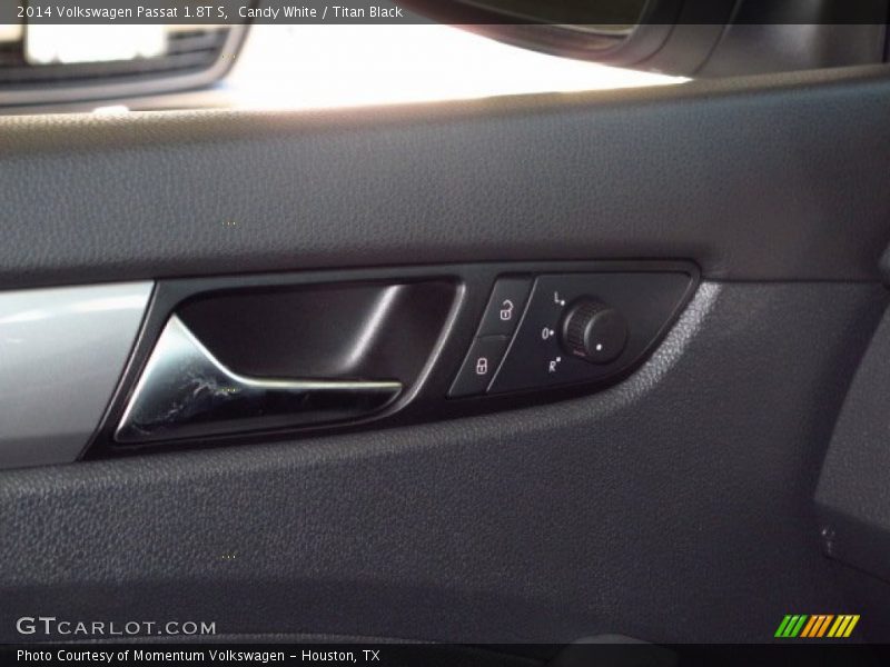 Candy White / Titan Black 2014 Volkswagen Passat 1.8T S