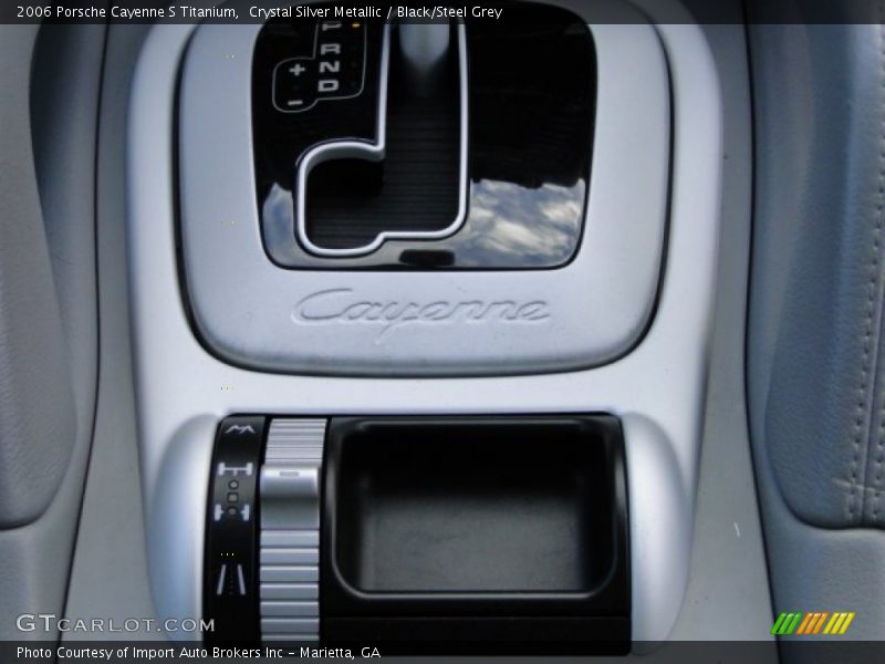 Controls of 2006 Cayenne S Titanium