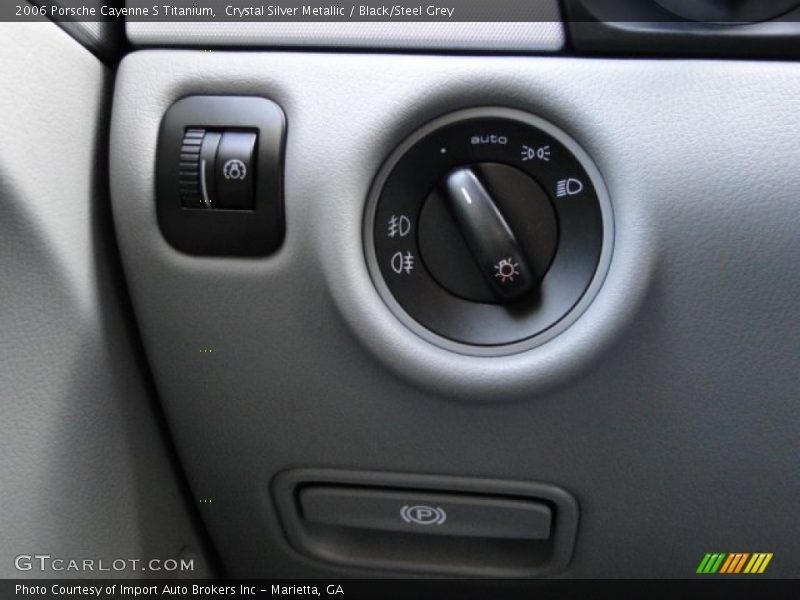 Controls of 2006 Cayenne S Titanium