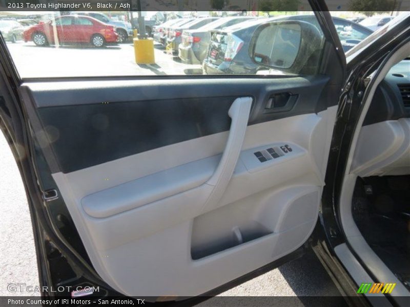 Black / Ash 2013 Toyota Highlander V6