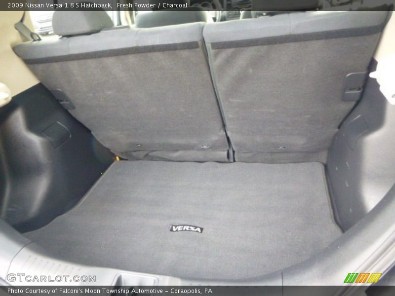 Fresh Powder / Charcoal 2009 Nissan Versa 1.8 S Hatchback