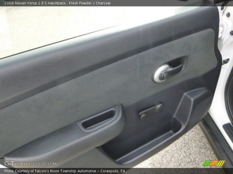 Fresh Powder / Charcoal 2009 Nissan Versa 1.8 S Hatchback