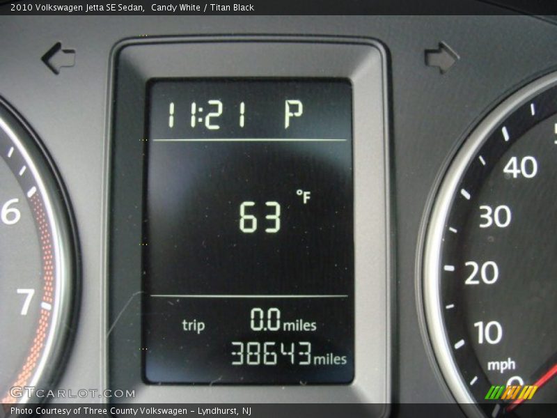 Candy White / Titan Black 2010 Volkswagen Jetta SE Sedan