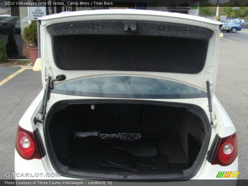 Candy White / Titan Black 2010 Volkswagen Jetta SE Sedan