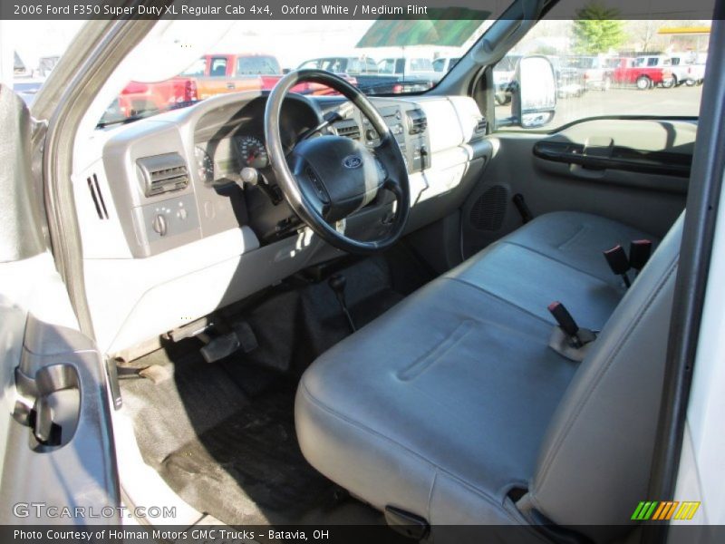 Oxford White / Medium Flint 2006 Ford F350 Super Duty XL Regular Cab 4x4