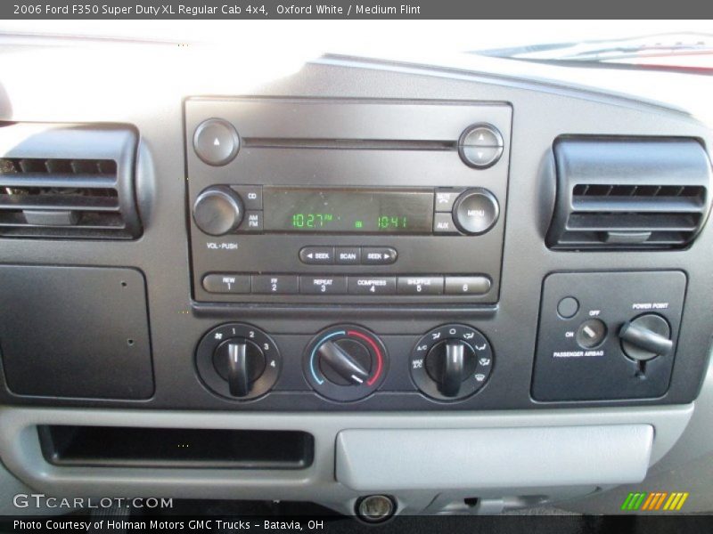 Oxford White / Medium Flint 2006 Ford F350 Super Duty XL Regular Cab 4x4