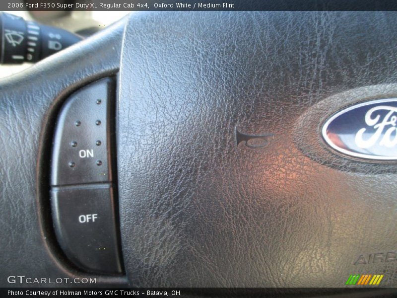 Oxford White / Medium Flint 2006 Ford F350 Super Duty XL Regular Cab 4x4