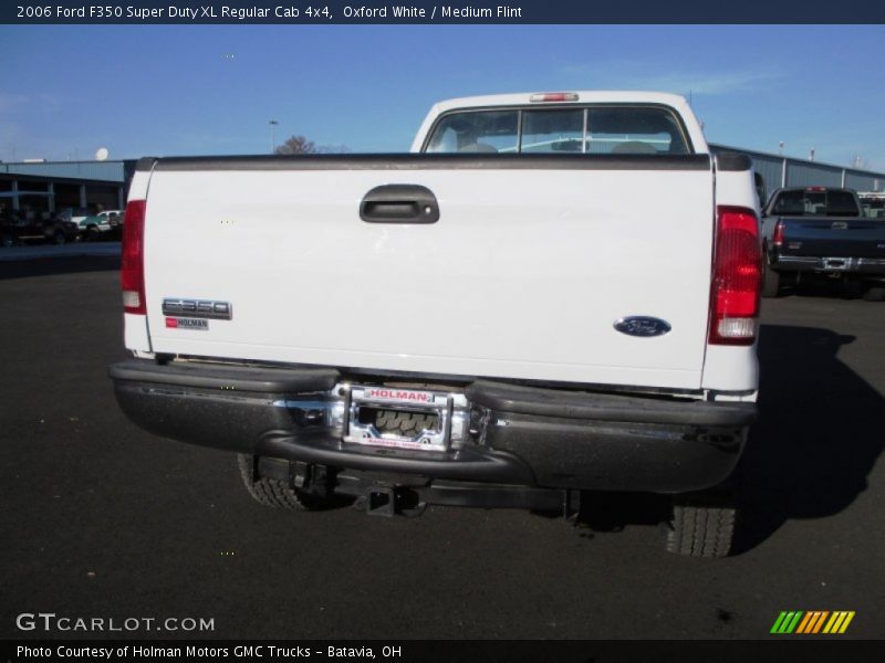 Oxford White / Medium Flint 2006 Ford F350 Super Duty XL Regular Cab 4x4