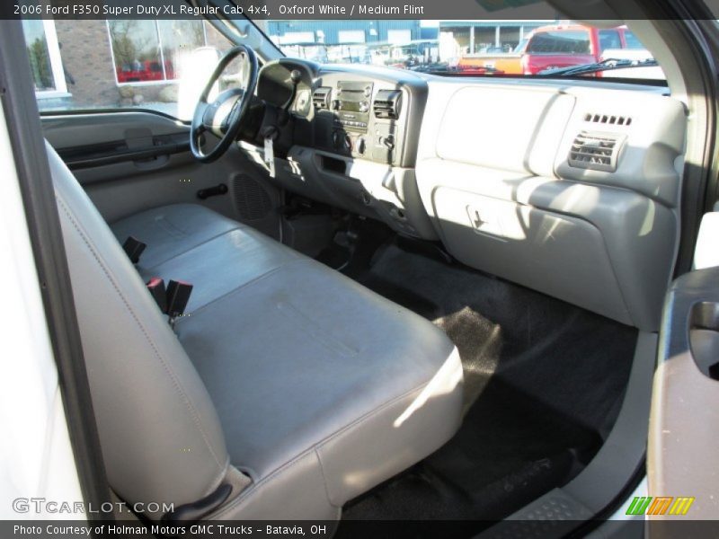 Oxford White / Medium Flint 2006 Ford F350 Super Duty XL Regular Cab 4x4