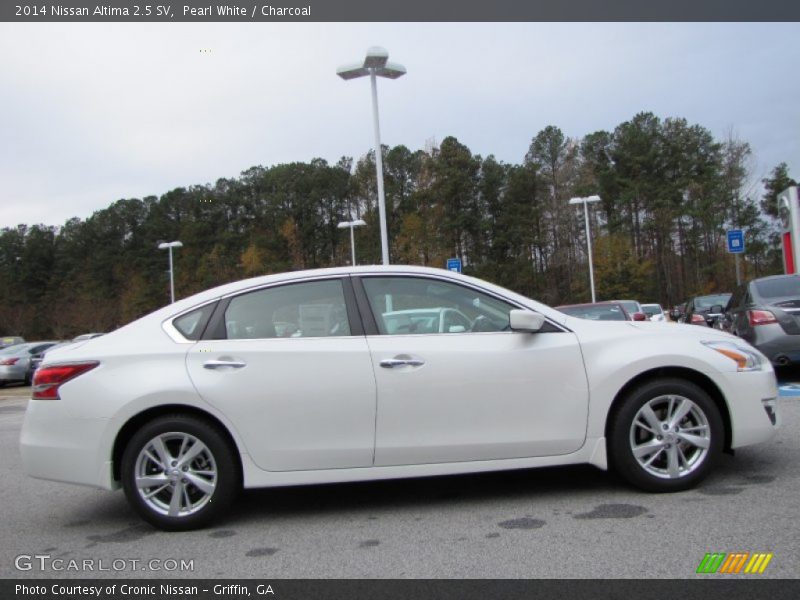 Pearl White / Charcoal 2014 Nissan Altima 2.5 SV