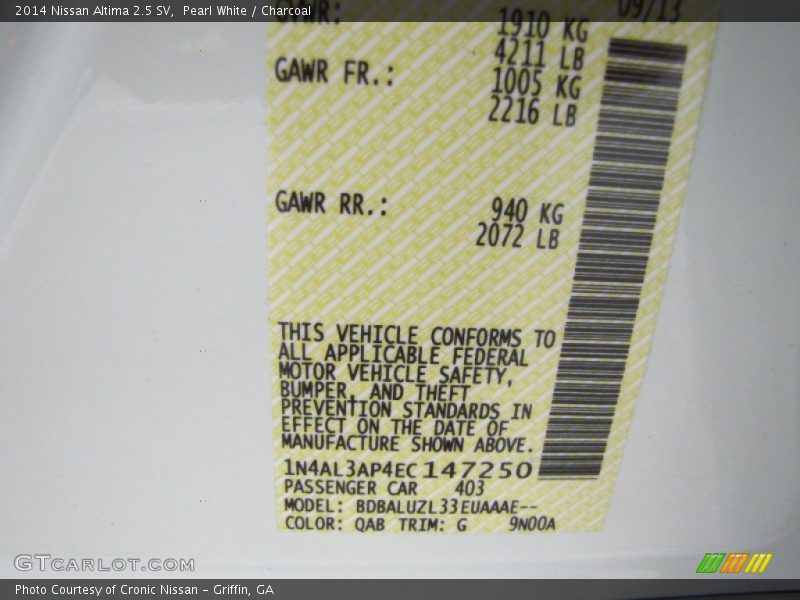 Pearl White / Charcoal 2014 Nissan Altima 2.5 SV