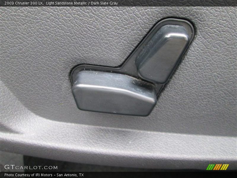 Light Sandstone Metallic / Dark Slate Gray 2009 Chrysler 300 LX