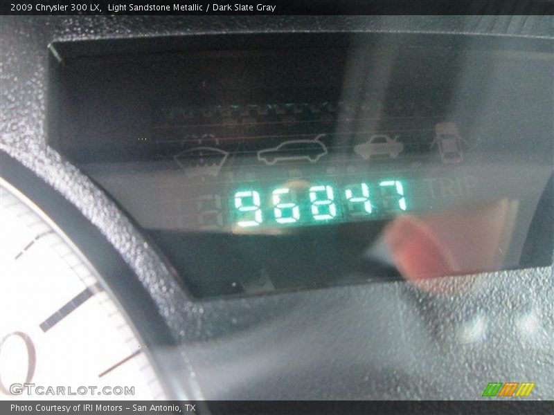 Light Sandstone Metallic / Dark Slate Gray 2009 Chrysler 300 LX