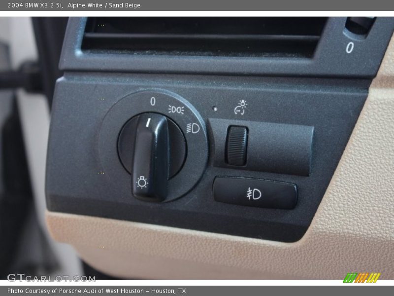 Alpine White / Sand Beige 2004 BMW X3 2.5i