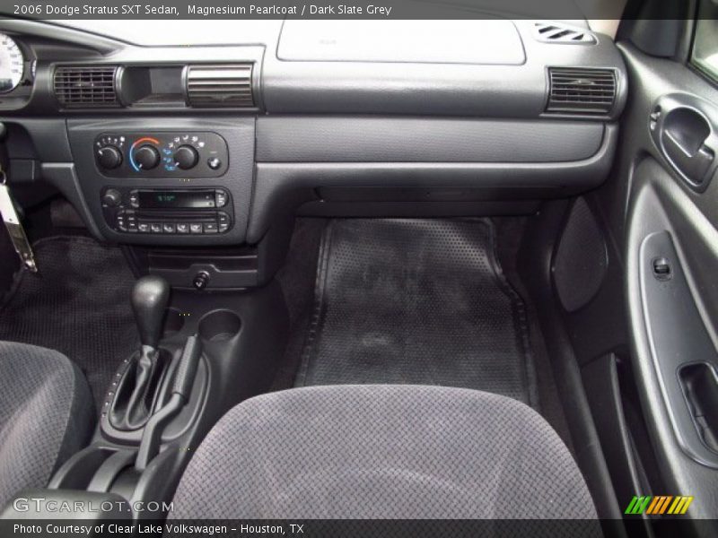 Magnesium Pearlcoat / Dark Slate Grey 2006 Dodge Stratus SXT Sedan