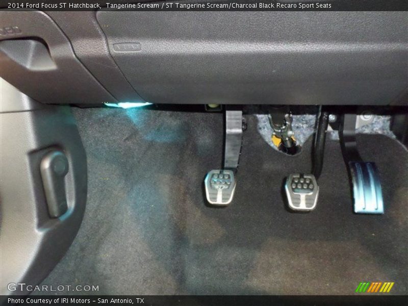 Tangerine Scream / ST Tangerine Scream/Charcoal Black Recaro Sport Seats 2014 Ford Focus ST Hatchback