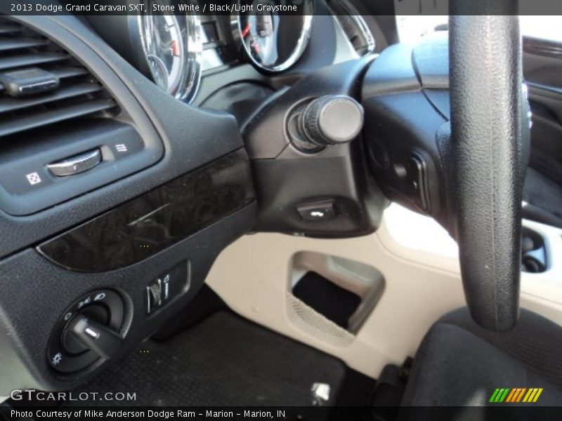 Stone White / Black/Light Graystone 2013 Dodge Grand Caravan SXT