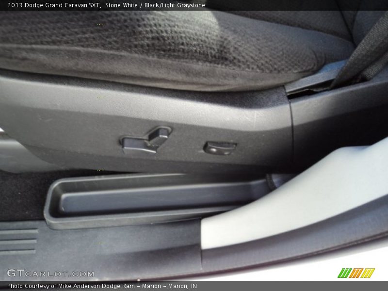 Stone White / Black/Light Graystone 2013 Dodge Grand Caravan SXT