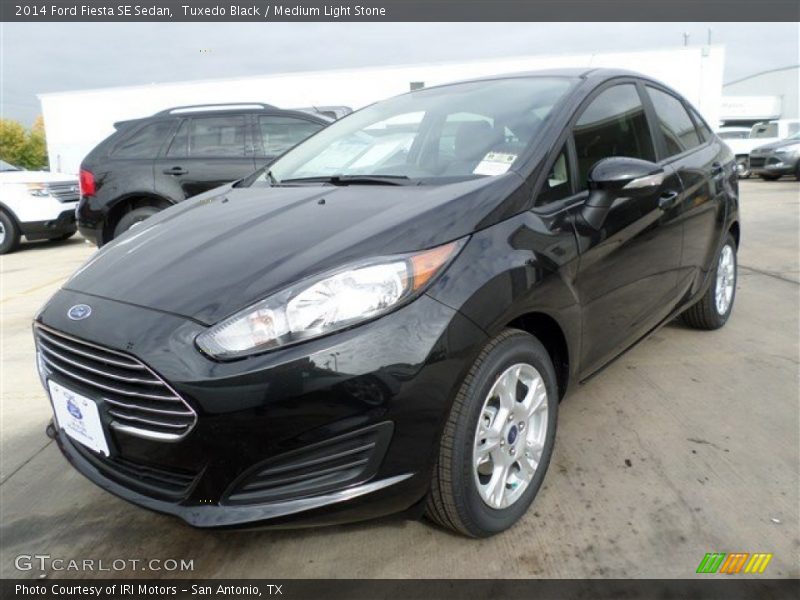 Tuxedo Black / Medium Light Stone 2014 Ford Fiesta SE Sedan