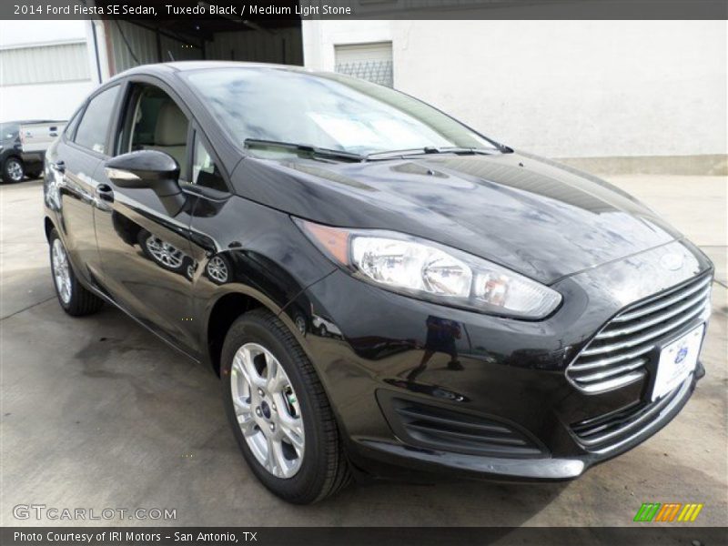 Tuxedo Black / Medium Light Stone 2014 Ford Fiesta SE Sedan