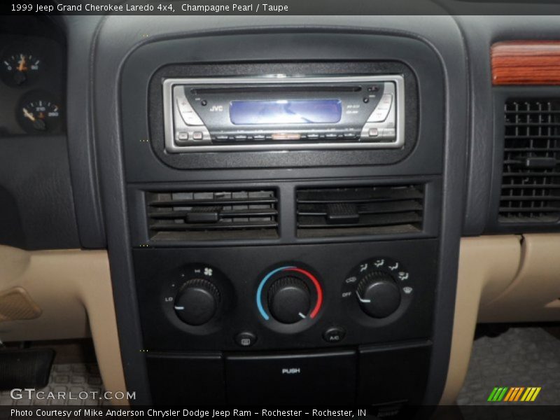 Champagne Pearl / Taupe 1999 Jeep Grand Cherokee Laredo 4x4