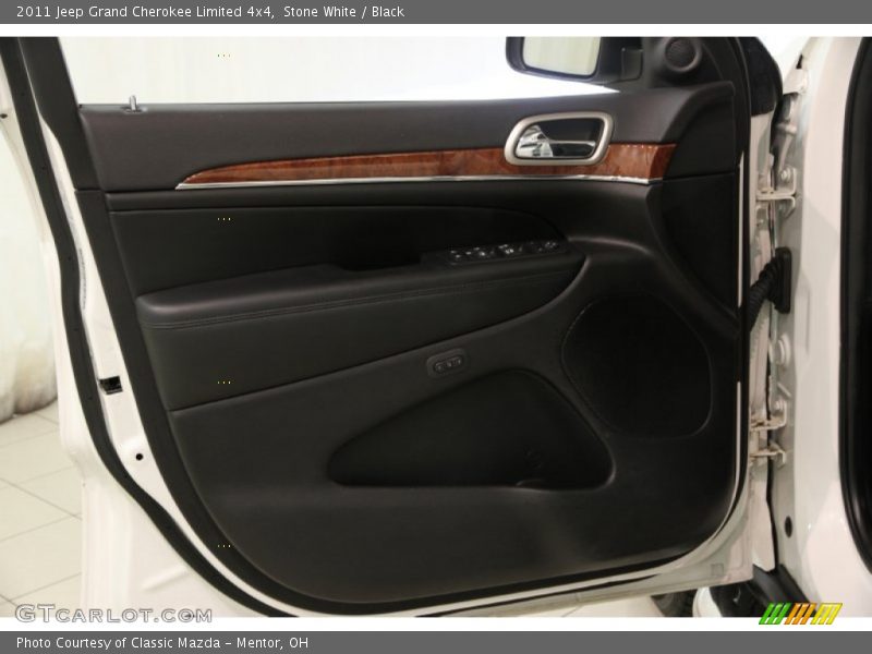 Stone White / Black 2011 Jeep Grand Cherokee Limited 4x4