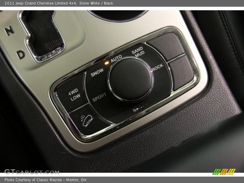 Stone White / Black 2011 Jeep Grand Cherokee Limited 4x4