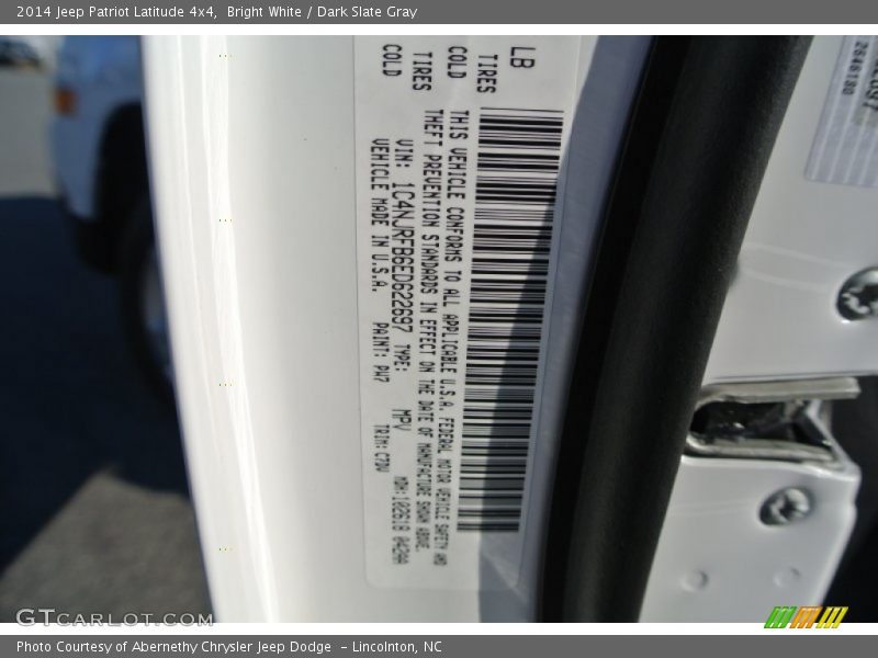 Bright White / Dark Slate Gray 2014 Jeep Patriot Latitude 4x4