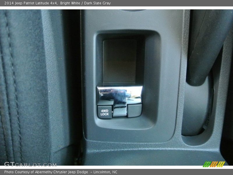 Bright White / Dark Slate Gray 2014 Jeep Patriot Latitude 4x4