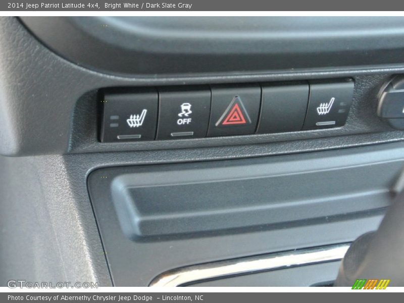 Bright White / Dark Slate Gray 2014 Jeep Patriot Latitude 4x4